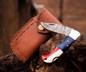 Nuevo cuchillo de regalo hecho a mano personalizado de acero de Damasco con bloqueo trasero, cuchillo de bolsillo plegable, mango de bandera americana con Funda de cuero - Product Image 1