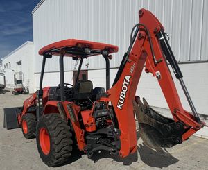 Achetez un tracteur-chargeur Kuubota L47, un tracteur robuste et polyvalent avec chargeur pour les travaux agricoles et les applications industrielles, livraison incluse. - Product Image 4