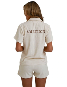 Shorts sexy beiges pour femmes avec logo personnalisé, 100% coton, taille mi-haute, ceinture élastique épaisse, boutons décoratifs, poches, inspiré du yoga - Product Image 1