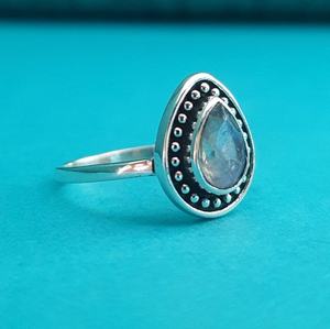 Vente en gros de bagues midi en argent sterling 925 avec pierres précieuses en quartz labradorite naturelle Bijoux de fiançailles ou de fête de mariage élégants - Product Image 4