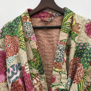 Hermoso Kimono Kantha Vintage con Estampado Floral Bohemio para Verano, Kimono Kantha Unisex con Estampado de Mono para Invierno - Product Image 3
