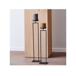 Porte-bougie géométrique contemporain en métal, parfait pour la décoration intérieure moderne, l'éclairage d'ambiance et l'exposition sur table. - Product Image 1