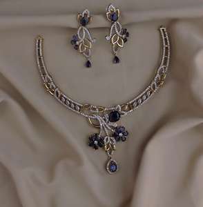 Conjunto de collar con acabado mate CZ para mujer, hermoso collar de último diseño con pendientes, conjunto de lujo mínimo para fiesta - Product Image 2