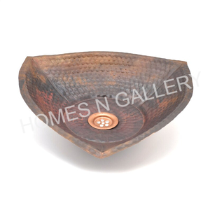 Nouveau Lavabo de salle de bain autoportant en cuivre martelé fait main, forme triangulaire, style antique et rustique, personnalisé, haute qualité, en promotion - Product Image 4