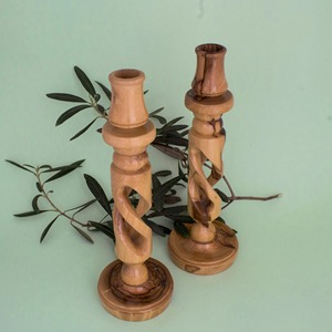 Bougeoir en bois à six colonnes, idéal pour la décoration intérieure, centre de table et éclairage festif, fabriqué à la main en Inde - Product Image 6