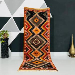 Tapis marocains authentiques faits à la main en laine, motifs berbères traditionnels, styles vintage et modernes pour la décoration intérieure - Product Image 1