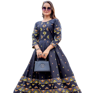 Ensemble Kurti en rayonne à imprimé froid avec dupatta à imprimé doré, vente en gros de vêtements indiens et pakistanais - Product Image 1