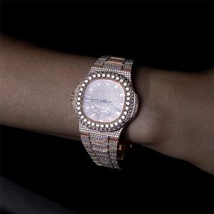 Montre mécanique automatique de luxe moderne, élégante, avec diamants Moissanite VVS, design glacé pour homme, cadran en verre, faite à la main, personnalisée - Product Image 4