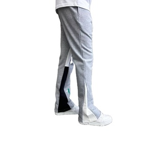 Pantalones de chándal de pana 100% algodón para hombre, de cintura alta, corte holgado, estilo casual, con logotipo personalizado bordado y efecto apilado - Product Image 1