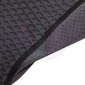 เสื้อรัดรูปอเนกประสงค์สำหรับผู้ชาย ผ้าเนื้อนุ่ม ยืดหยุ่น แห้งเร็ว ระบายอากาศได้ดี เทคโนโลยีน้ำหนักเบา สวมใส่สบาย เหมาะสำหรับกีฬากลางแจ้ง - Product Image 4