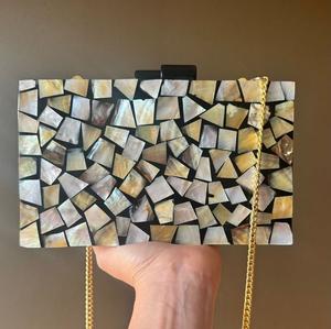 Bolso de mano de noche con Incrustaciones de nácar de lujo para mujer, bolso de mano con incrustaciones de nácar único con accesorio de latón - Product Image 5