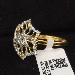 Bague florale en or 14 carats et diamants naturels Tendance éblouissante et raffinée pour accessoire de tenue de fête - Product Image 3