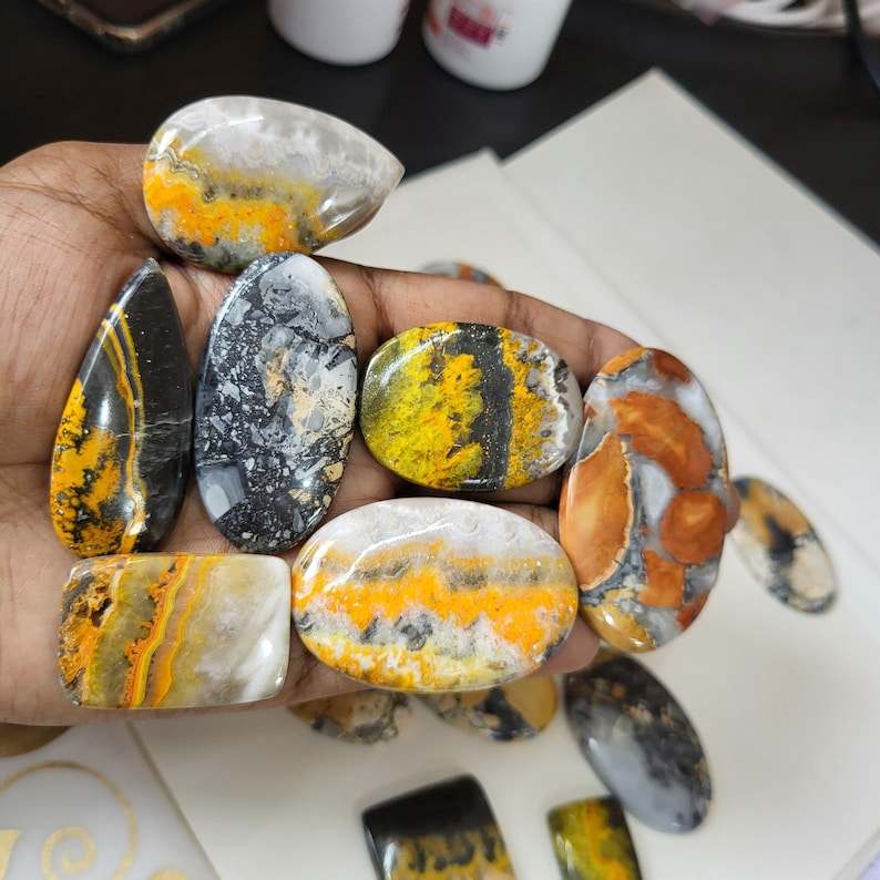 สีเหลือง