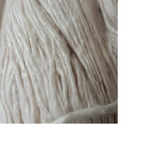 เส้นด้ายไหมหม่อนธรรมชาติในการนับ5/1นาโนเมตรเหมาะสำหรับการย้อมสีและเหมาะสำหรับเส้นด้ายและร้านค้าไฟเบอร์สำหรับการขาย - Product Image 1