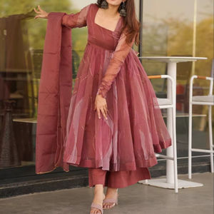 Ensemble Anarkali long et superposé pour femme Unity Luxure, couleur mauve unie, avec dupatta, en organza et georgette de qualité supérieure, ODM - Product Image 1