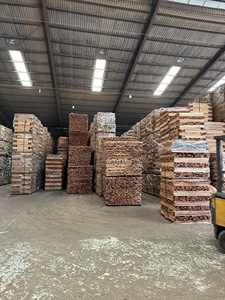 Tablas de madera maciza de caucho en forma rectangular para la construcción de muebles, procedentes de madera aserrada de Vietnam, con cortes a medida. - Product Image 4