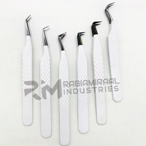 Pince à épiler à pointe de plasma noir RMI Produit de vente chaud Pince à cils en acier inoxydable Pointe de plasma noir et couleur enduite de poudre blanche - Product Image 1