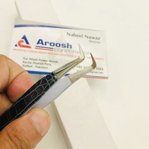 Pince à épiler en acier inoxydable de volume russe à 90 degrés Extension de cils pointus en fibre enduite de papier crocodile de haute qualité - Product Image 1