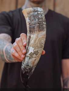 Corne à boire Viking naturelle avec travail sculpté pour bière vin eau boeuf/vache et buffle corne polie pour la fête de mariage à la maison - Product Image 3