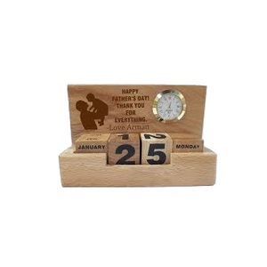 Calendario hecho a mano de madera de aspecto clásico Calendario de madera de pino - Product Image 4