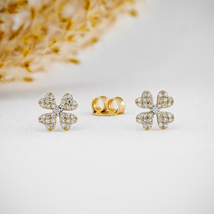 Pendientes de Botón con Diseño Floral en Forma de Corazón Pequeño, con Diamantes de Laboratorio en Oro o Plata de 18K, Micro Pavé, para Uso Diario, para Chicas - Product Image 3