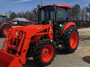 Tracteur Kubota M7060 70 CV à transmission par engrenages, tracteur utilitaire agricole avec pelle frontale pour travaux sur le terrain et en cour - Product Image 5
