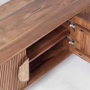 Console multimédia moderne en bois massif d'acacia côtelé Meuble TV élégant avec façades de porte texturées pour le salon Meubles de maison - Product Image 5