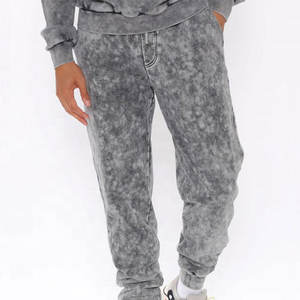 Survêtement à capuche flexible pour hommes et femmes en couleurs assorties Matériau léger et respirant Style confortable pour l'hiver - Product Image 3