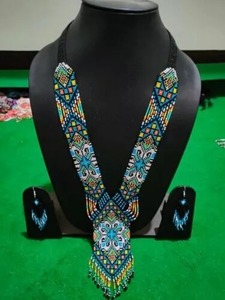 ชุดเครื่องประดับทำมือสไตล์โมเดิร์นจากลูกปัดแก้วสีรุ้ง Tribal Bliss ประกอบด้วยสร้อยคอและต่างหู - Product Image 4