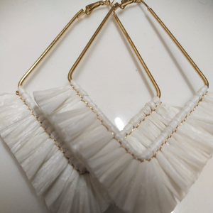 Pendientes de aro de Navidad de Papá Noel, diseño de dibujos animados hecho a mano unisex, cuentas de semillas chapadas en plata, ¡Compre Ahora! - Product Image 1