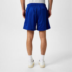 Pantalones cortos de malla azul personalizados para hombres con ajuste relajado y bolsillos laterales funcionales y pantalones cortos de estilo callejero o casuales de malla aireada - Product Image 3