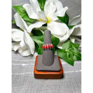 Anillo Zuni Moderno y Elegante de Coral y Plata de Ley con Baño de Rodio, Incrustaciones de Piedras Preciosas Geométricas, Ideal para Regalo - Product Image 1