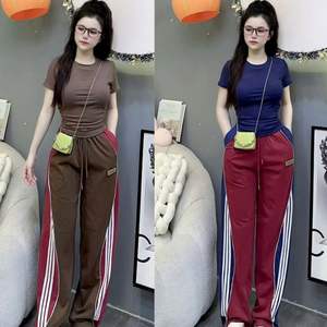 Ensemble deux pièces élégant avec t-shirt confortable et pantalon long rayé-parfait pour les modes de vie actifs et l'usure quotidienne - Product Image 6