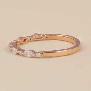 Anillo de Boda de Media Eternidad en Oro Amarillo Platino con Diamantes de Laboratorio Marquise Claridad VS, Joyería Fina de 10k con Certificado IGI, Engaste con Incrustaciones - Product Image 2