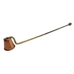 Extintor de velas de metal hecho a mano, herramienta de extintor de velas de diseño minimalista moderno para interiores de casas elegantes - Product Image 1