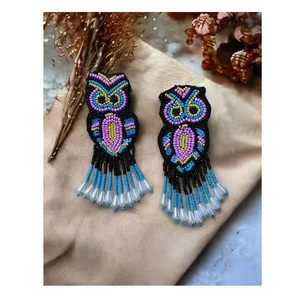 Pendientes de cuentas hechos a mano de calidad superior con diseño personalizado para colecciones de primavera y verano disponibles a un precio asequible - Product Image 1