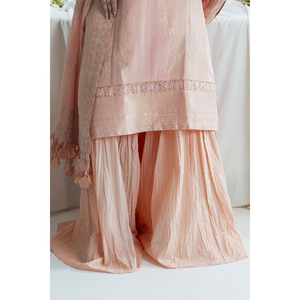 ชุดสูทผ้าซาตินแจ็คการ์ด 3 ชิ้น พร้อมผ้าคลุมไหล่ รุ่น FE-52126 - Product Image 3