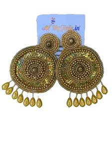 Boucles d'oreilles brodées de fleurs traditionnelles avec fils métalliques, légères, design artisanal, idéales pour fêtes et remises de diplômes, personnalisables - Product Image 5