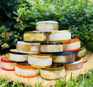 Bracelet manchette en corne de buffle naturel en forme de serpent en spirale bijoux en acier inoxydable cloutés de diamants mariages fêtes par HF CRAFTS - Product Image 1