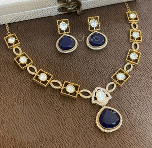 Conjunto de collar con aspecto de piedra chapada en oro Kundan fino de alta calidad de diseñador, pendientes para mujer, joyería de diseñador para ropa de boda - Product Image 3