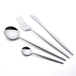 Ensemble de couverts en métal élégant adapté à la décoration de cuisine moderne offrant un confort exceptionnel lors de l'utilisation - Product Image 5