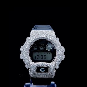 Montres en or jaune de luxe en gros, design diamant, quartz moissanite VVS, carré, saphir glacé, édition limitée - Product Image 1