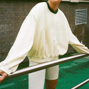 Sudadera con capucha y cuello redondo para mujer, jersey con estampado personalizado y bordado de tela de rizo respetuoso con el medio ambiente - Product Image 1