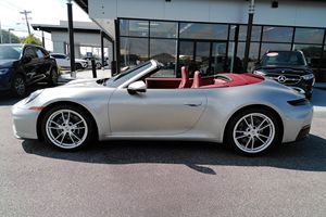 2025 911 Carrera Cabriolet 388-hp Flat-6, Paquete Sport Chrono, Interior Rojo Burdeos, Sin Modificar - Product Image 4