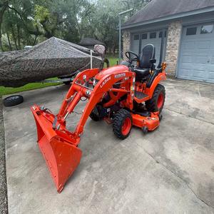 Tracteur Kubota BX2680 4WD Boîte de vitesses automatique à roue Longue durée de vie Conçue pour l'industrie agricole Livraison rapide maintenant disponible - Product Image 6
