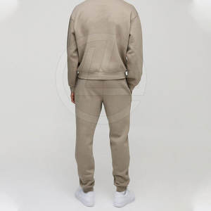 Conjunto de chándal holgado transpirable para hombre con Sudadera con capucha de gran tamaño y pantalones de jogging relajados, ropa de calle holgada, chándal para hombre - Product Image 3