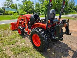 Tractor Agrícola Compacto Kubota de 23.3 HP con Cargador Frontal - Product Image 3