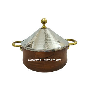 Olla redonda de madera de nogal hecha a mano con tapa martillada clásica, calentador de alimentos de Metal de lujo, cazuela más vendida - Product Image 1