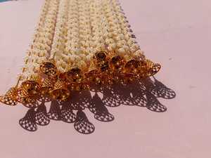 Guirnalda Floral de Mogra Blanca de Lujo y Cuentas Doradas, Decoración Artesanal para el Hogar, Adorno Único para Colgar en la Pared para Bodas y Ocasiones Especiales - Product Image 4