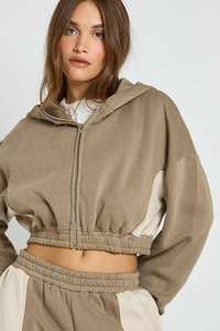 Conjunto de chándal con capucha y panel de contraste de 2 piezas para mujer de color caqui de alta demanda Conjunto de chándal de 2 piezas con capucha y pantalones de chándal - Product Image 5